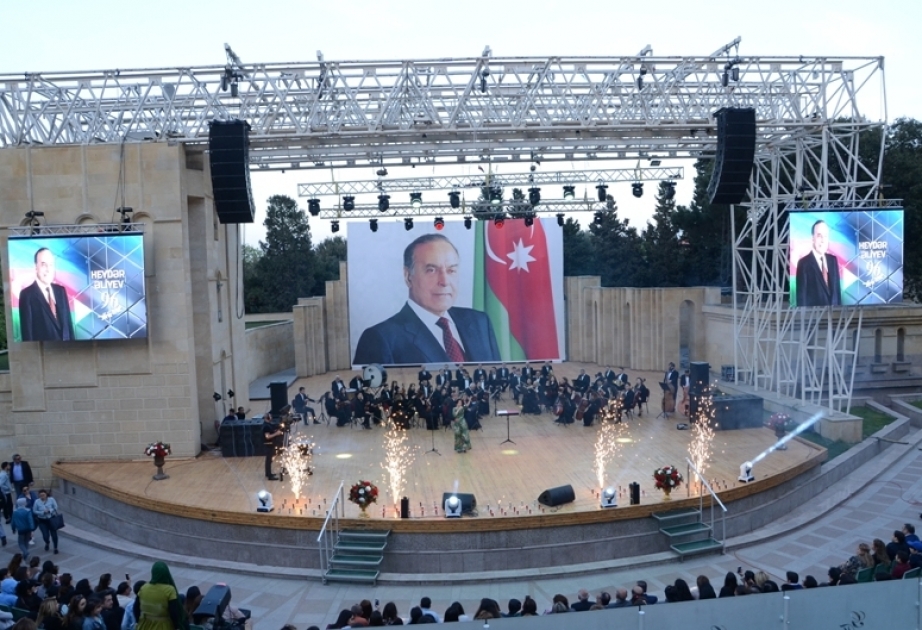 Ulu öndər Heydər Əliyevin anadan olmasının 96-cı ildönümü ilə əlaqədar Yaşıl Teatrda təntənəli konsert keçirilib