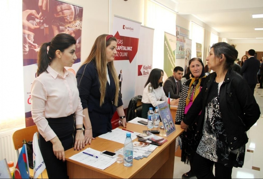 Abşeron rayonunda məcburi köçkünlər üçün keçirilən əmək yarmarkasında 881 vakant iş yeri təqdim olunub