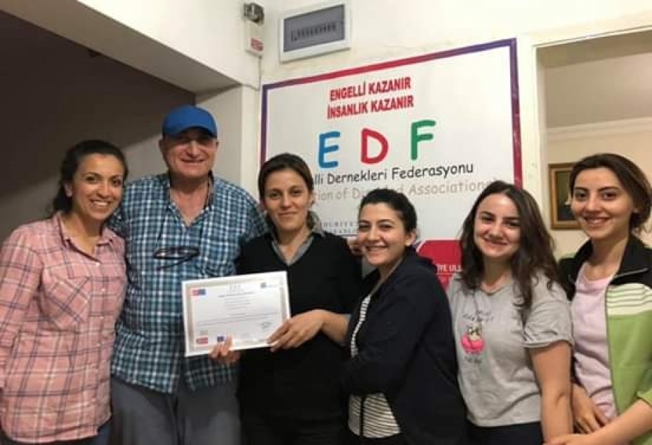 Peşə Reabilitasiya Mərkəzinin gənc məzununa “Avropa könüllüsü” sertifikatı verilib