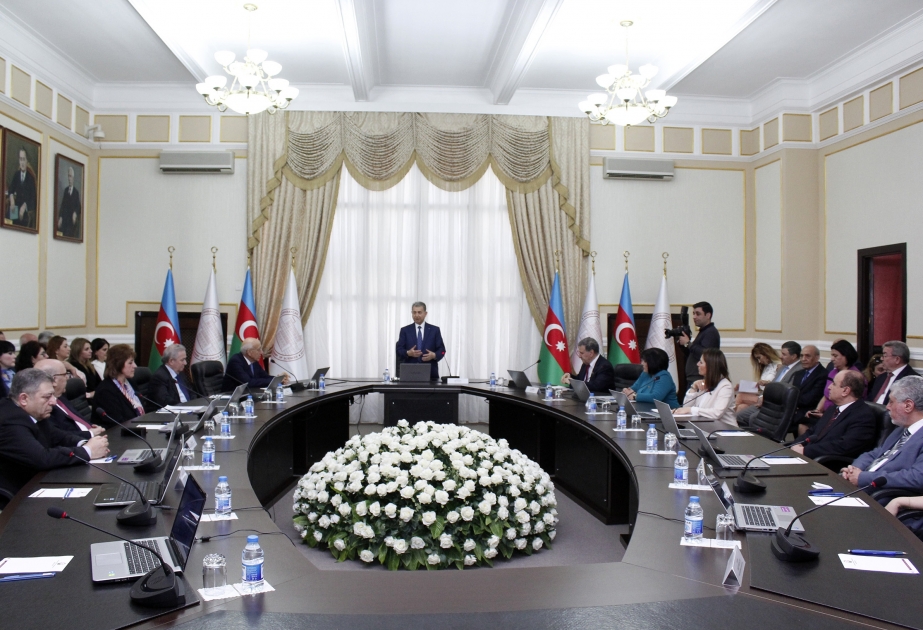 AMEA-da “Heydər Əliyev: zaman və müasirlik” mövzusunda elmi sessiya keçirilib