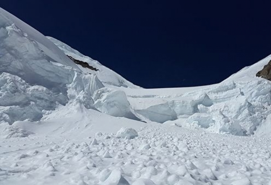 阿尔泰山雪崩造成七人遇难