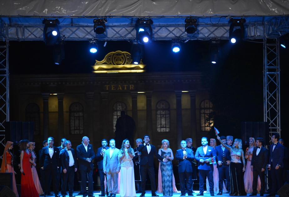 Heydər Əliyev Fondunun təşkilatçılığı ilə Naxçıvanda konsert proqramı olub