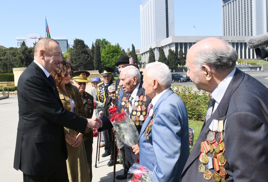 Le président Ilham Aliyev a participé à la cérémonie organisée à l'occasion du Jour de la Victoire à Bakou VIDEO