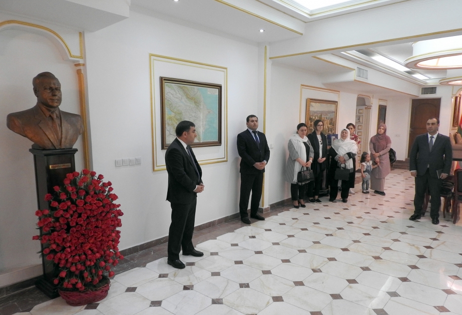 Azərbaycanın İrandakı səfirliyi Ulu Öndərin anadan olmasının 96 illiyi ilə əlaqədar xeyriyyə aksiyası keçirib