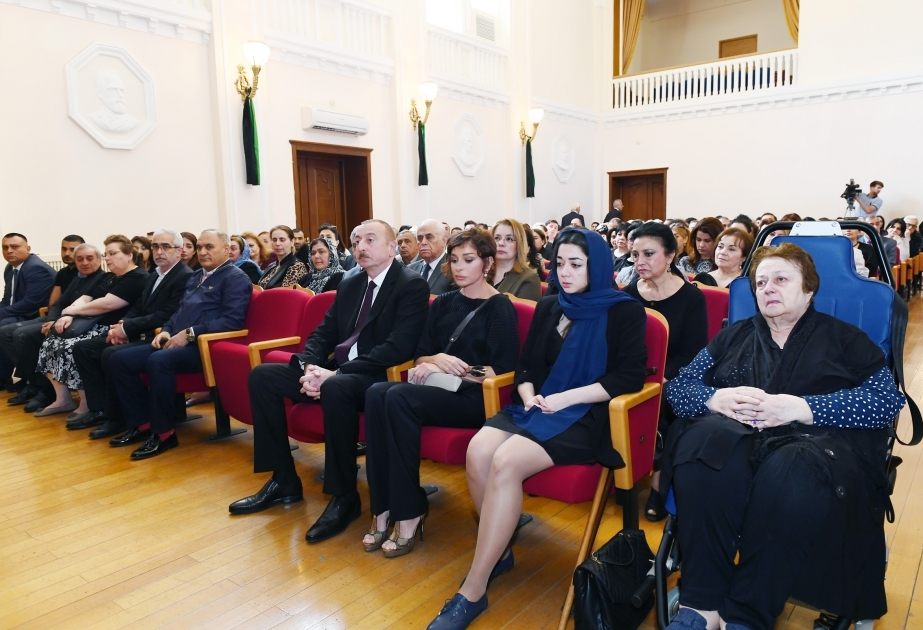 Presidente Ilham Aliyev asiste a la ceremonia de despedida del destacado compositor Arif Malikov