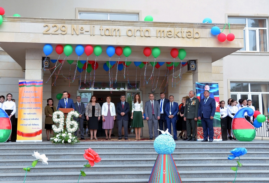 Məktəblilərin Ulu Öndərə həsr olunmuş yaradıcılıq sərgisi