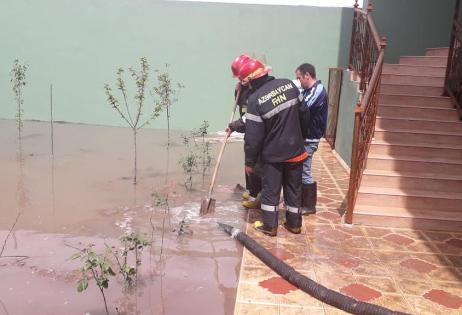 Gəncədə yağışın törətdiyi fəsadların aradan qaldırılması işləri davam etdirilir