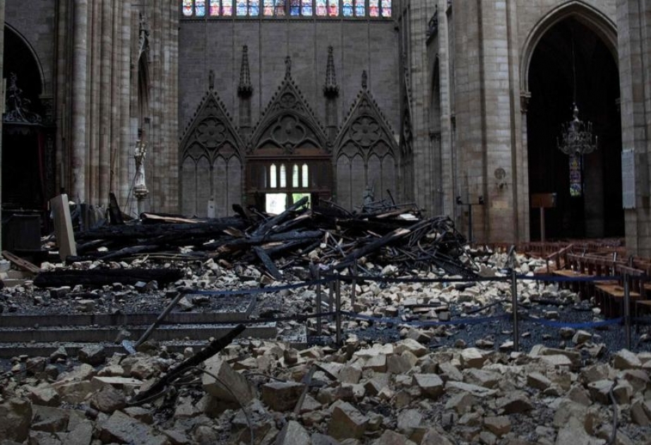 El incendio de Notre Dame fundió 300 toneladas de plomo y contaminó el suelo
