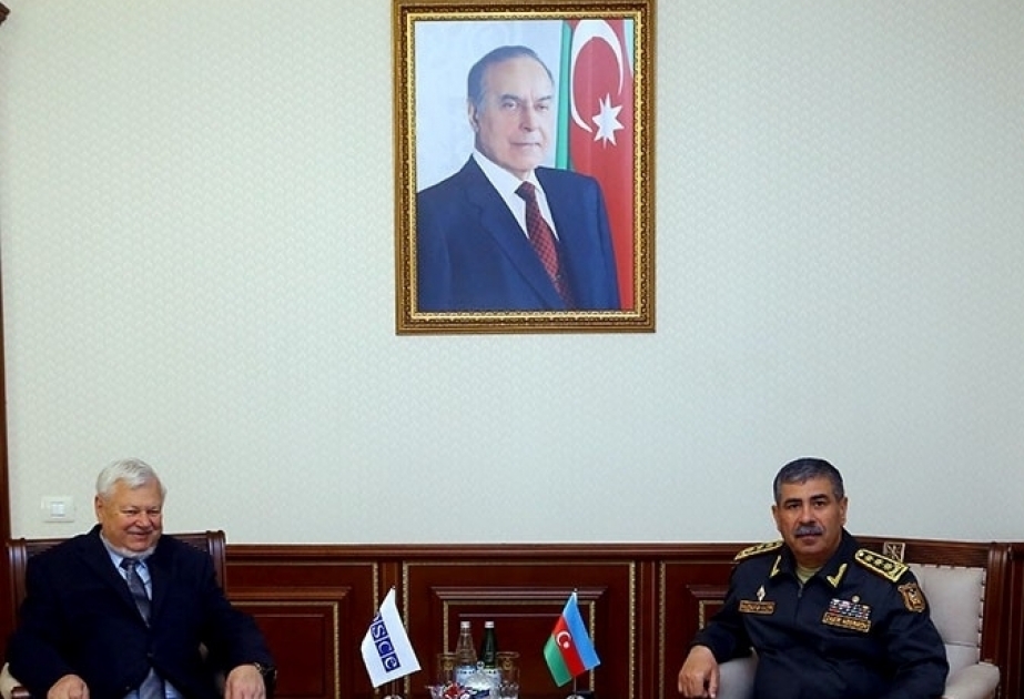 阿塞拜疆国防部长会见欧安组织现任主席个人代表