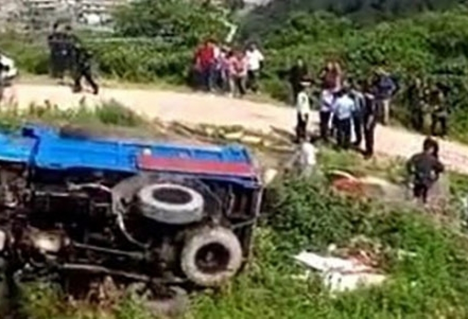 Çində baş verən avtomobil qəzasında 12 nəfər ölüb