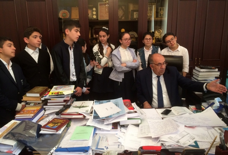 165 nömrəli məktəbin şagirdləri Neft-Kimya Prosesləri İnstitutunda olublar