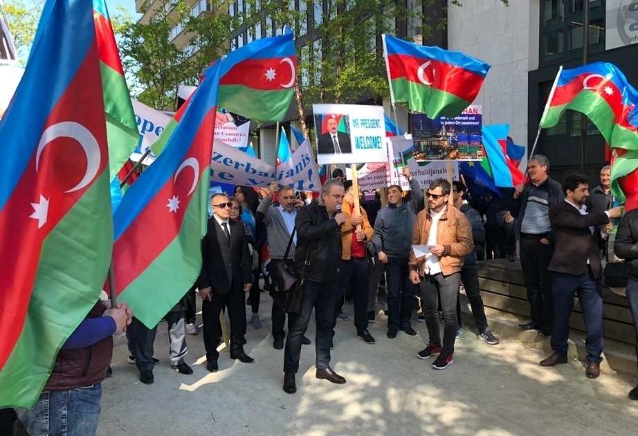 Aserbaidschaner in Europa veranstalteten in Brüssel Kundgebung zur Unterstützung für Aserbaidschans Staatschef VIDEO