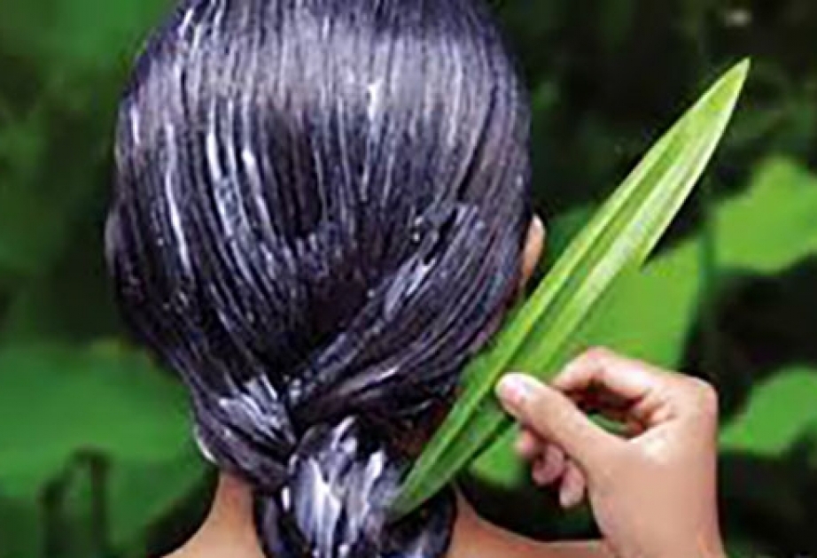 Маски из лука, чеснока, касторового масла помогают для роста волос