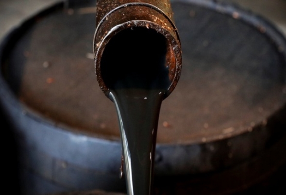 Malayziyada 2 tonadək neftin qanunsuz yolla ölkədən çıxarılması cəhdinin qarşısı alınıb