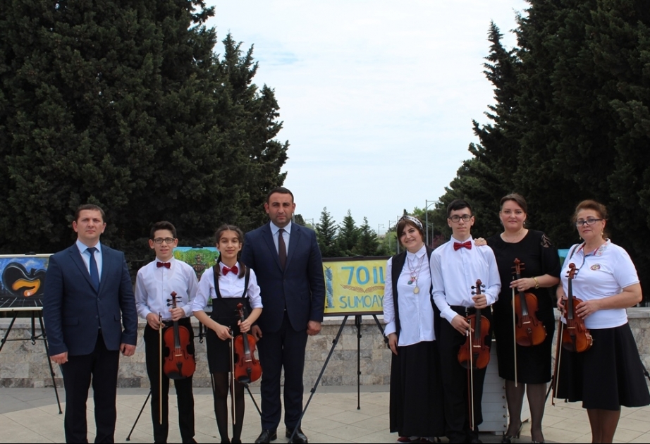 Sumqayıtlı rəssamların şəhər parkında sərgisi açılıb
