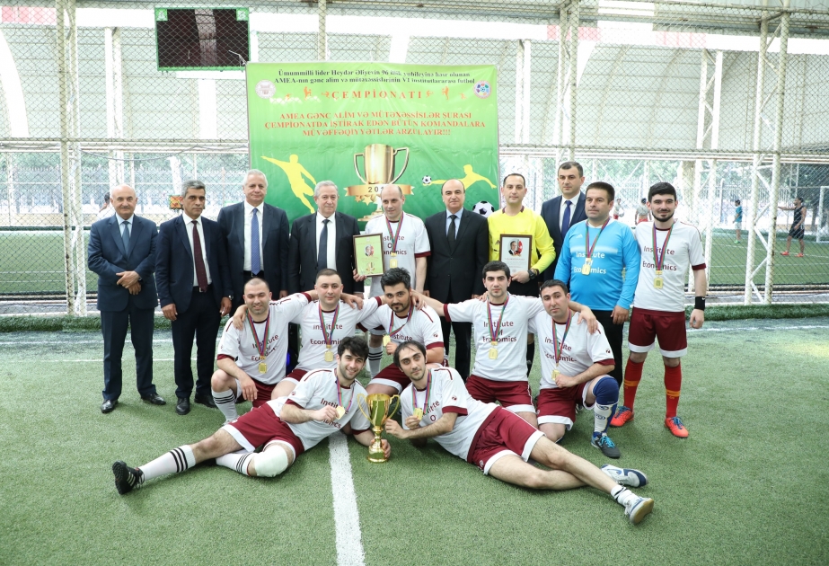 AMEA-nın gənc alim və mütəxəssislərinin VI futbol çempionatının qalibləri mükafatlandırılıb