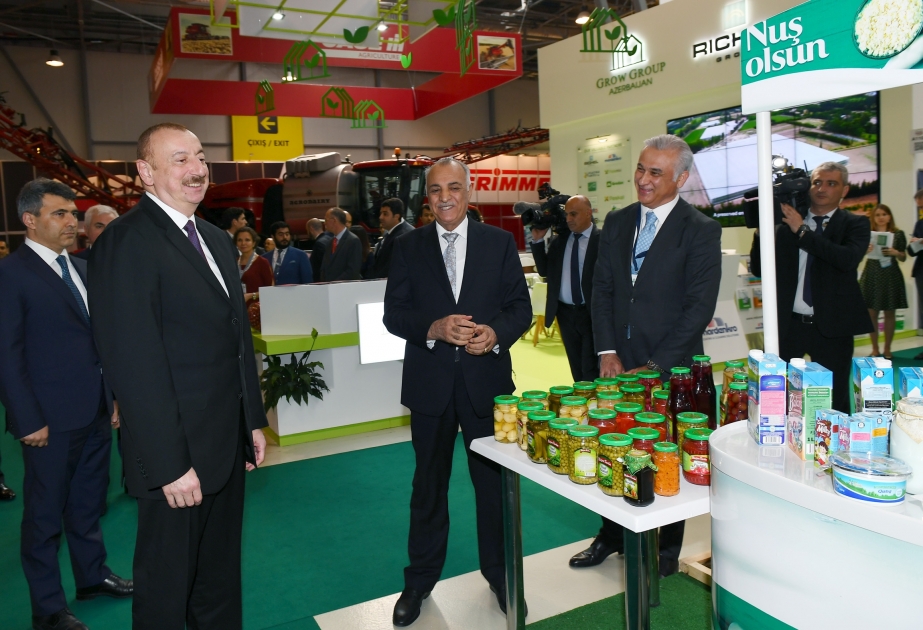 Ilham Aliyev se familiarizó con la XXV Exposición Internacional de la Industria Alimentaria de Azerbaiyán