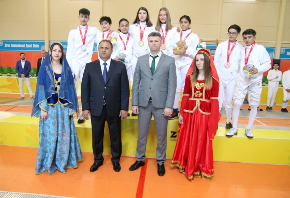 VII “Zirvə” Uşaq Oyunlarında qılıncoynatma yarışlarının qalibləri müəyyənləşib