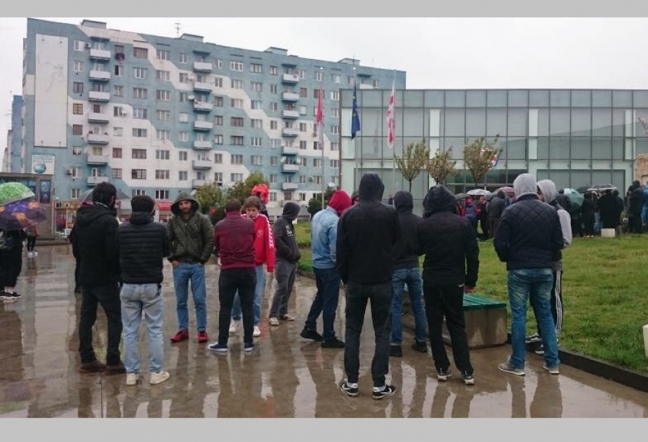 Gürcüstanın Rustavi şəhərində fəhlələr etiraz aksiyası keçiriblər