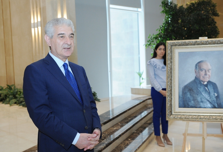 Gənc rəssamlara Yeni Azərbaycan Partiyasının Fəxri fərmanları təqdim olunub