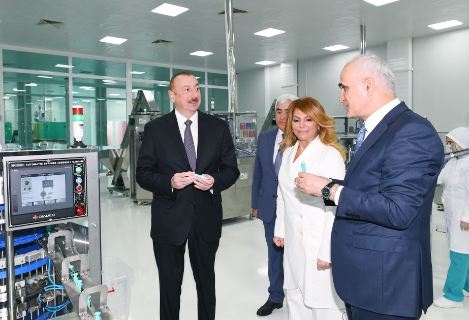 Le président Ilham Aliyev inaugure une usine de fabrication de seringues à Pirallahy VIDEO
