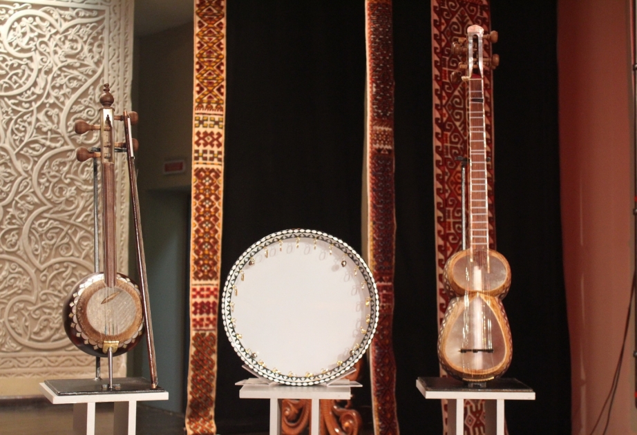 Azərbaycanın milli musiqi alətləri Qazaxstanın Xalq Musiqi Alətləri muzeyinə hədiyyə edilib