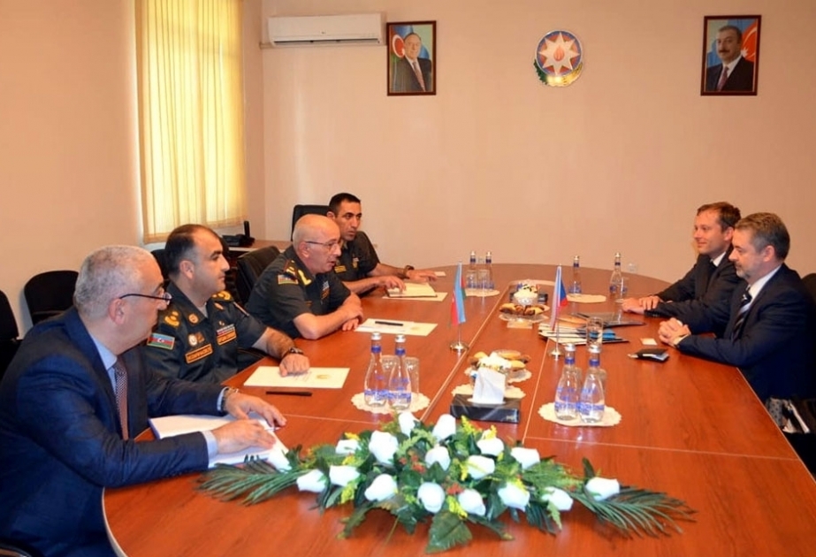 Azerbaiyán y la República Checa discuten el desarrollo de la cooperación técnico-militar