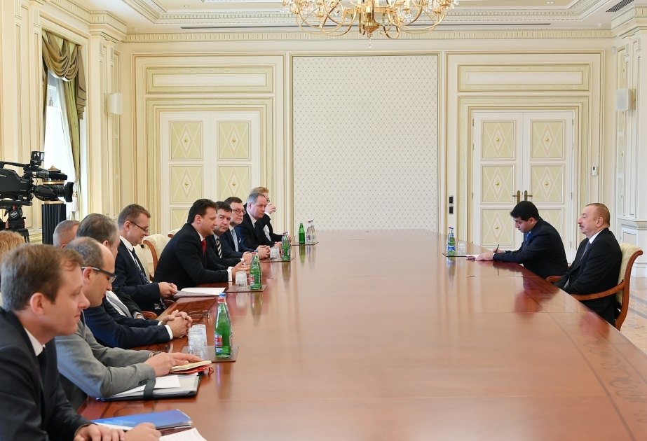 伊利哈姆·阿利耶夫总统接见捷克议会众议院议长率领的代表团