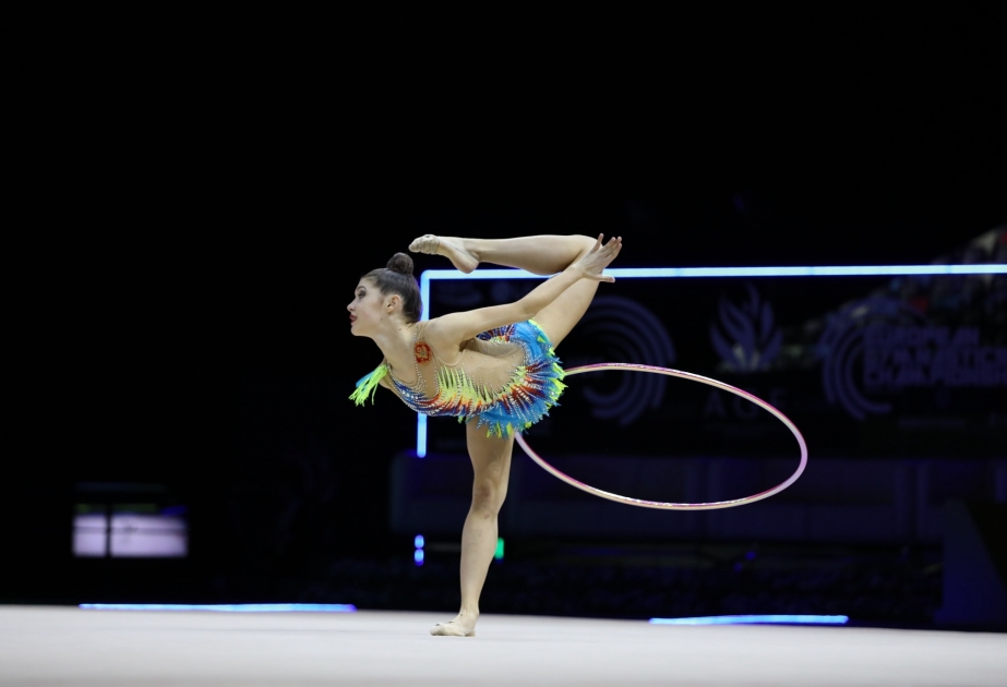 Bədii gimnastlarımız Avropa çempionatının ikinci günündə halqa və top ilə çıxış edirlər