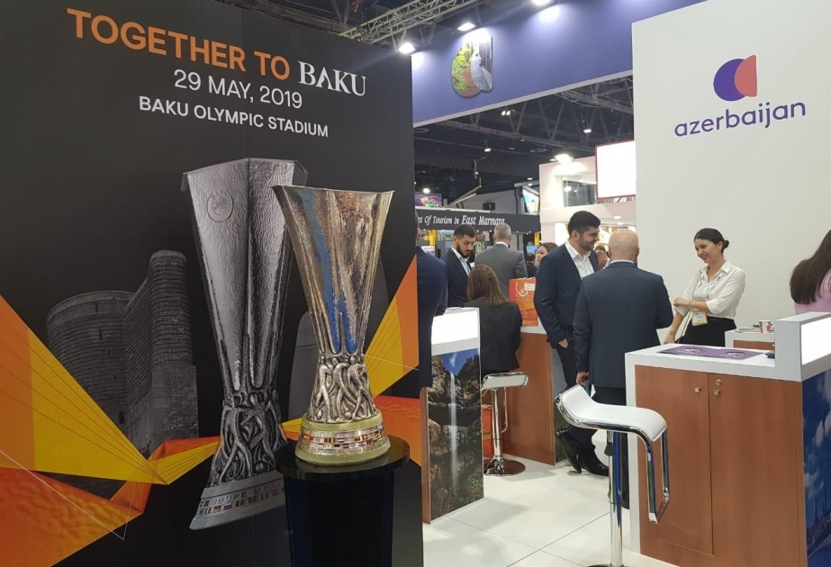 La UEFA Europa League Cup ha sido llevada a Bakú