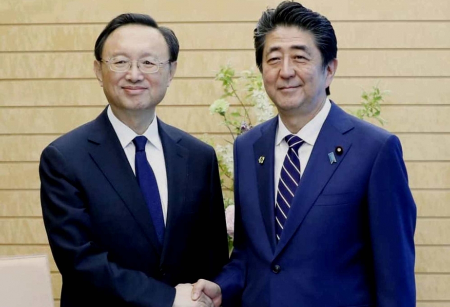 Şinzo Abe və Yan Tszeçi Çin Sədrinin Yaponiyaya gözlənilən səfərini müzakirə ediblər