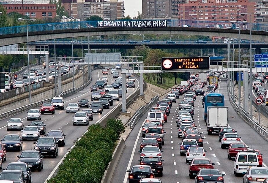 В Испании водителя могут оштрафовать за работающий вхолостую двигатель