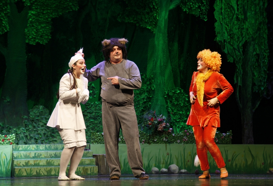 Musiqili Teatr rusdilli tamaşaçıları üçün “Qırmızı papağ”ı təqdim edəcək