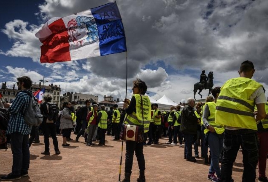 Fransada “sarı jiletlər” etiraz aksiyasının 27-ci aktına 15 mindən çox nümayişçi qatılıb