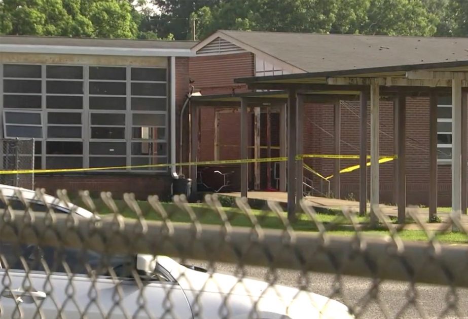 1 человек погиб, 8 ранены в результате вооруженного инцидента в средней школе в Алабаме