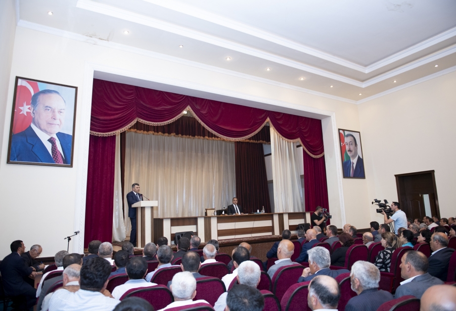 Kənd təsərrüfatı naziri Goranboyda fermerlərlə görüşüb