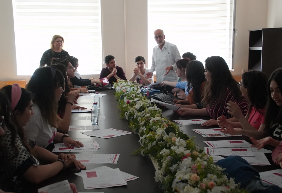 Embajador de México en Azerbaiyán se reunió con los universitarios de AUL