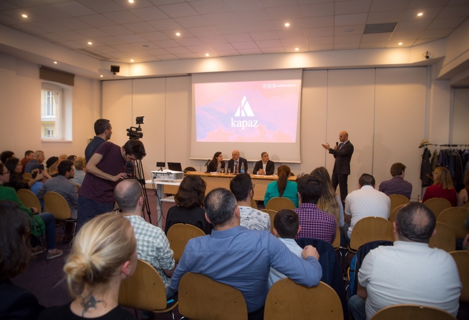 Presentación del libro “Metamorfosis sin duda” de Chinguiz Abdullayev en Francia