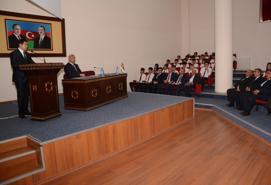 Naxçıvan Muxtar Respublikası İqtisadiyyat Nazirliyinin əməkdaşları tələbələrlə görüşüblər
