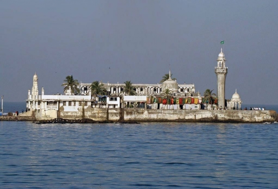 Mezquita en medio del mar: Darga Hajji Ali en India