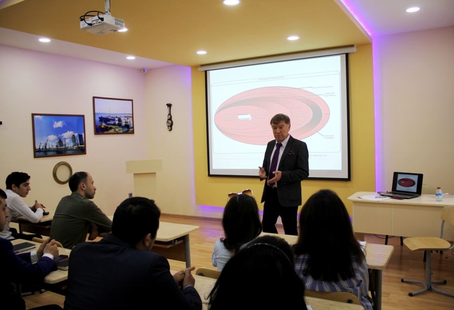 Avropalı alim Azərbaycan Texnologiya Universitetində