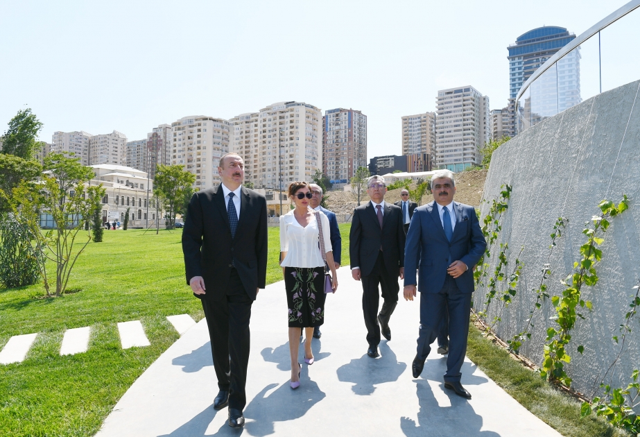 Президент Ильхам Алиев принял участие в открытии нового сквера перед мечетью Тезе-пир и Центрального парка, разбитого вдоль улицы Физули  ОБНОВЛЕНО ВИДЕО