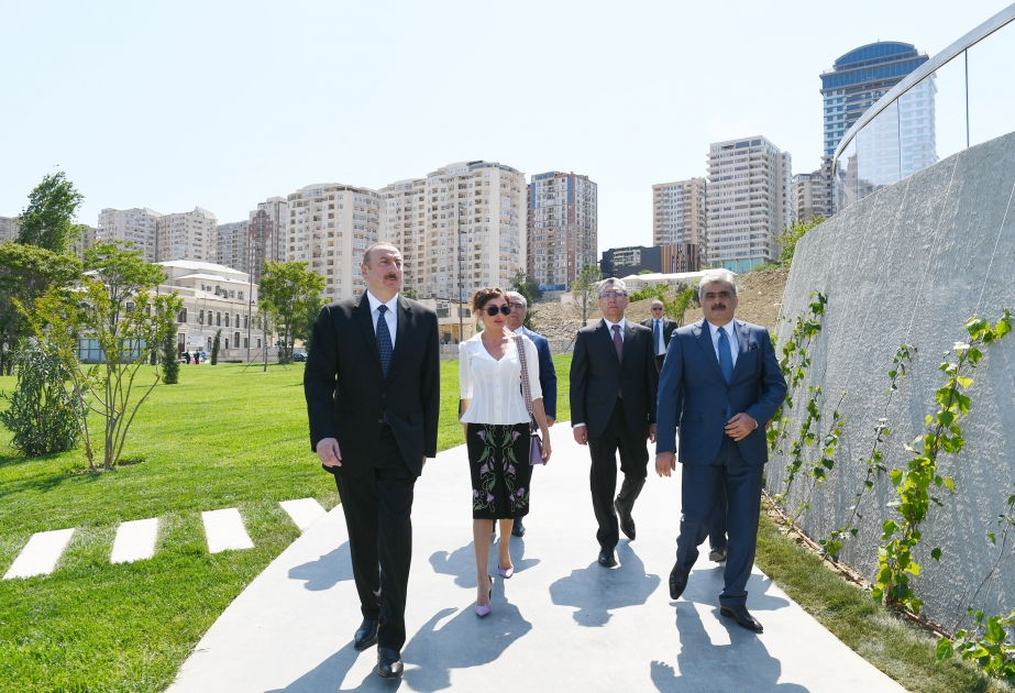 Präsident Ilham Aliyev weiht neu angelegten Garten und Zentralpark in Baku ein VIDEO