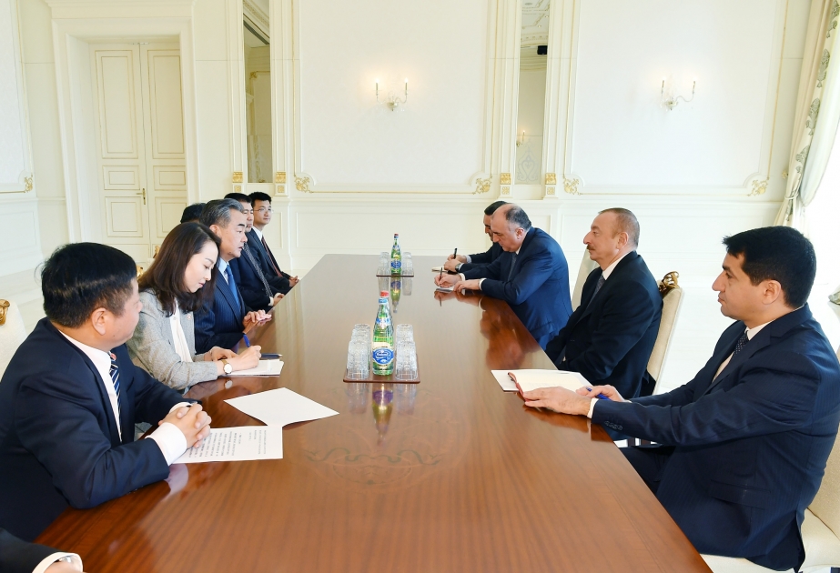Le président Ilham Aliyev reçoit une délégation menée par le ministre chinois des Affaires étrangères VIDEO