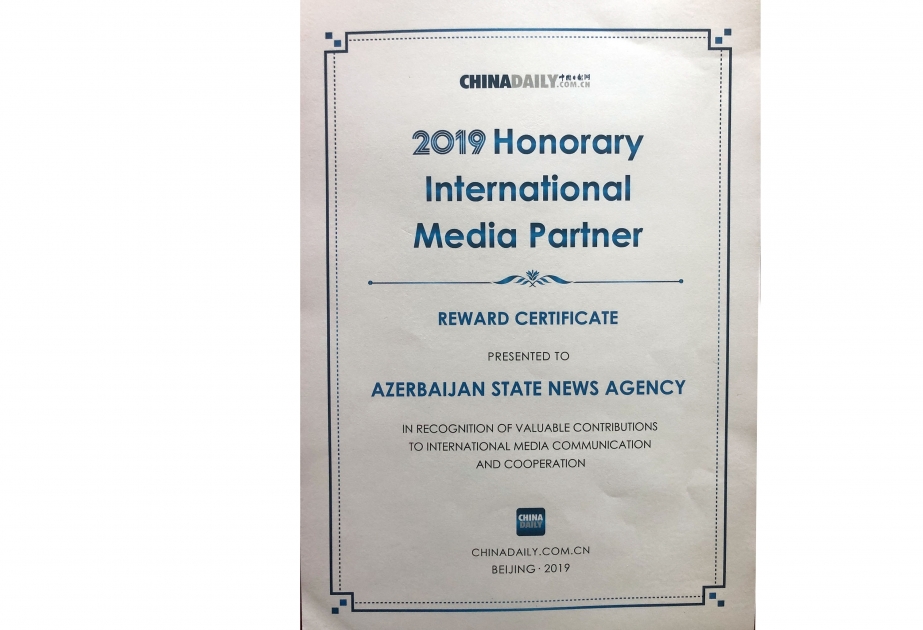 AZERTAC recibe el Premio del Socio de Medios Honorario de China Daily