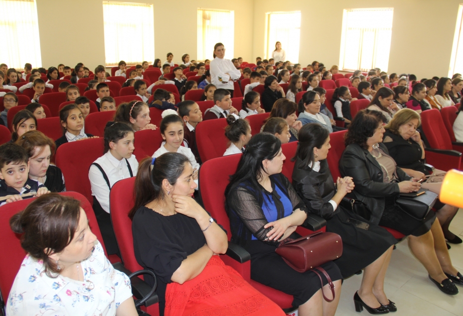 Nəsimi öz mütərəqqi fikirlərini yüksək bədii dillə ifadə etməyi bacaran qüdrətli sənətkar olub