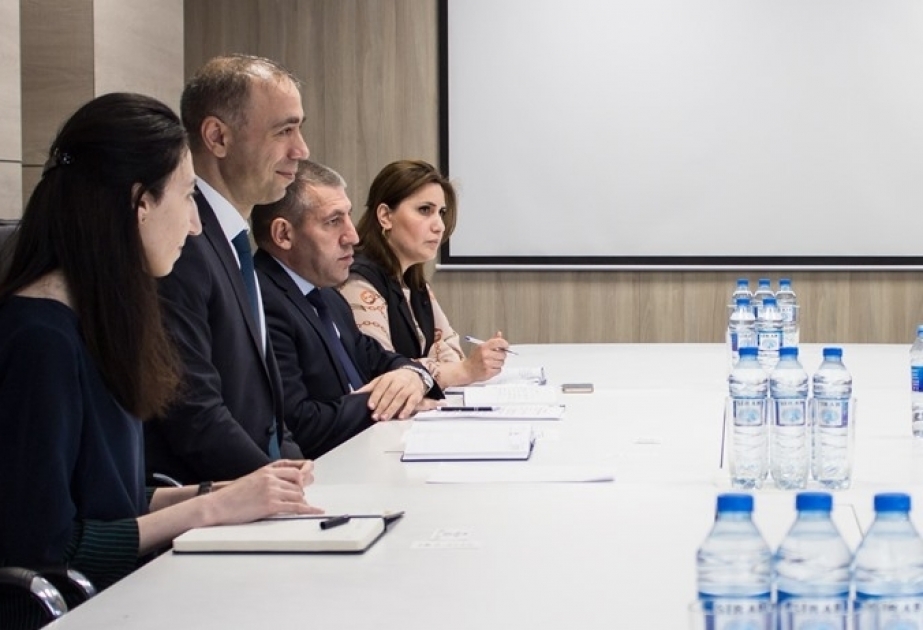Francia se interesa por la cooperación en materia de energías renovables en Azerbaiyán