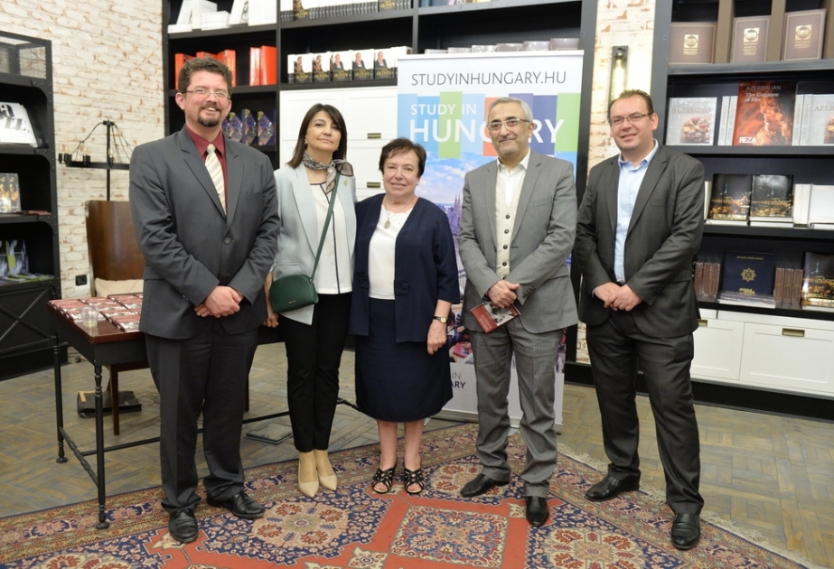 “Bir dəli yağış” adlı şeir toplusunun təqdimatı olub