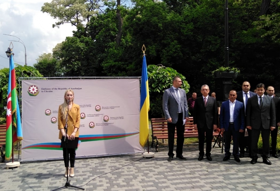 В Киеве проходит официальная церемония открытия памятника поэту-мыслителю Имадеддину Насими