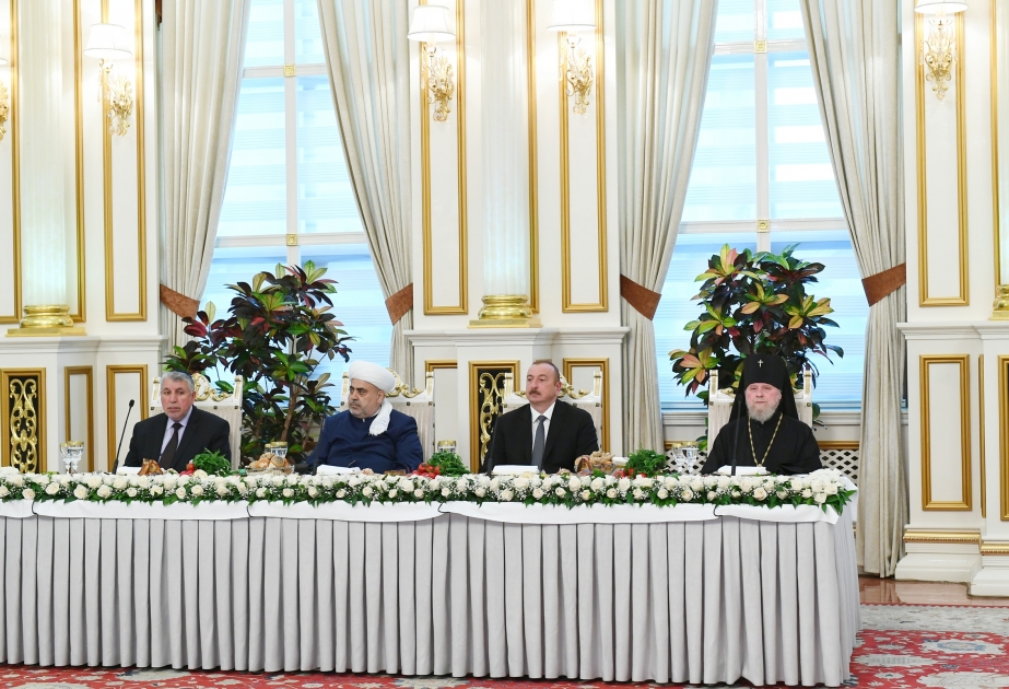 Prezident İlham Əliyev müqəddəs Ramazan ayı münasibətilə iftar mərasimində iştirak edib  VİDEO